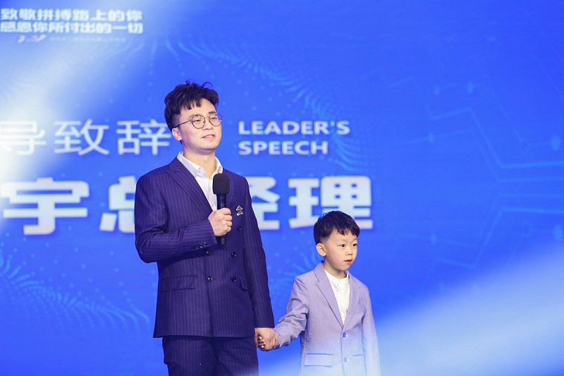 開場視頻-《拼搏與愛》